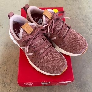 New balance tennis shoes